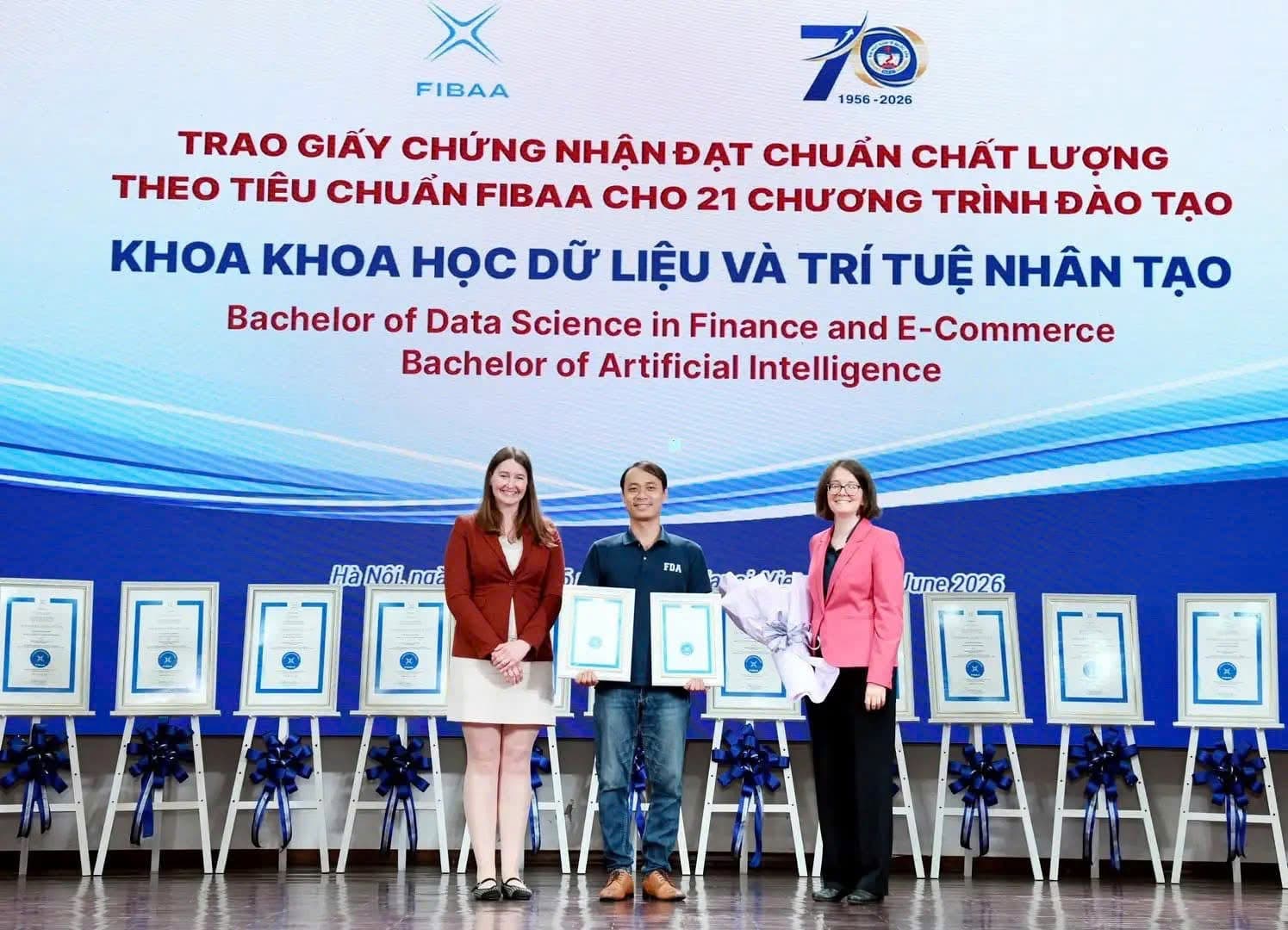 Khoa Khoa học Dữ liệu và Trí tuệ Nhân tạo đạt chứng nhận kiểm định quốc tế FIBAA cho hai chương trình đào tạo